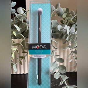 Moda Pro Crease Brush